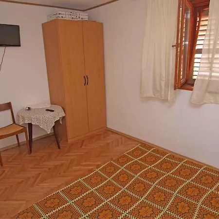 Apartment In 14928 Veli Losinj