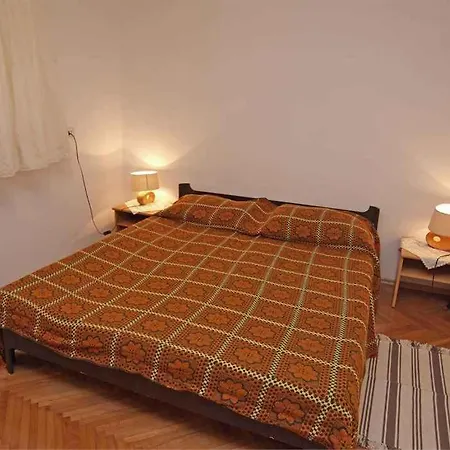 Apartment In 14928 *