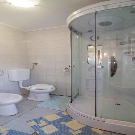 Apartment In 14928 *